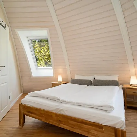 Kugelhaus Selene - Ruhiger Rueckzugsort In Sanfter Architektur Nyaraló Penzlin