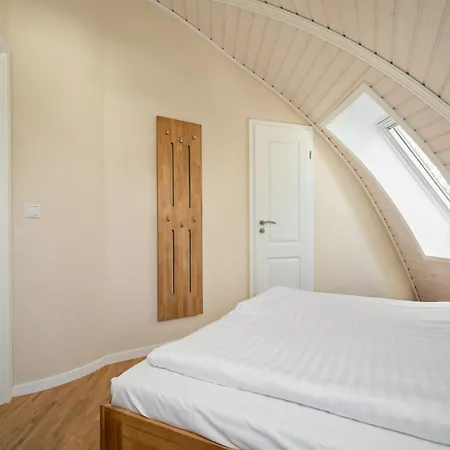 Kugelhaus Selene - Ruhiger Rueckzugsort In Sanfter Architektur Wustrow (Penzlin)